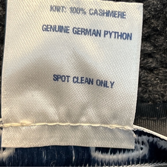 Oscar De La Renta Fall 07 Cashmere and German Python Cable Knit Sweater. Mint. - Picture 14 of 14